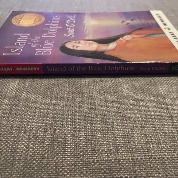 Island of Blue Dolphins pocketbook paperback - Picture 3 of 3